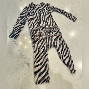 Posh Peanut Baby Girl Sleeper Pajama Pink zebra Ruffles 6-9 Months bamboo